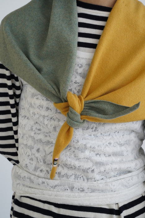 EXTREME CASHMERE<br>n°35 bandana<br>in HEMLOCK