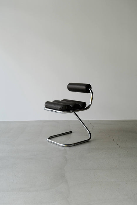 VINTAGE TUBULAR FRAME CHAIR