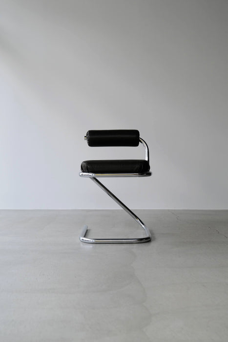 VINTAGE TUBULAR FRAME CHAIR