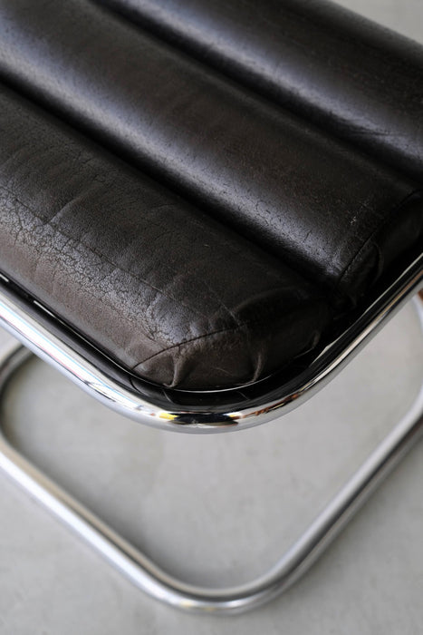 VINTAGE TUBULAR FRAME CHAIR