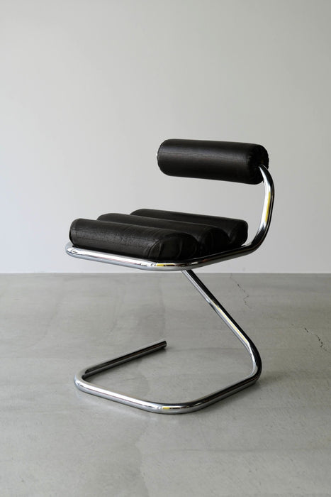 VINTAGE TUBULAR FRAME CHAIR