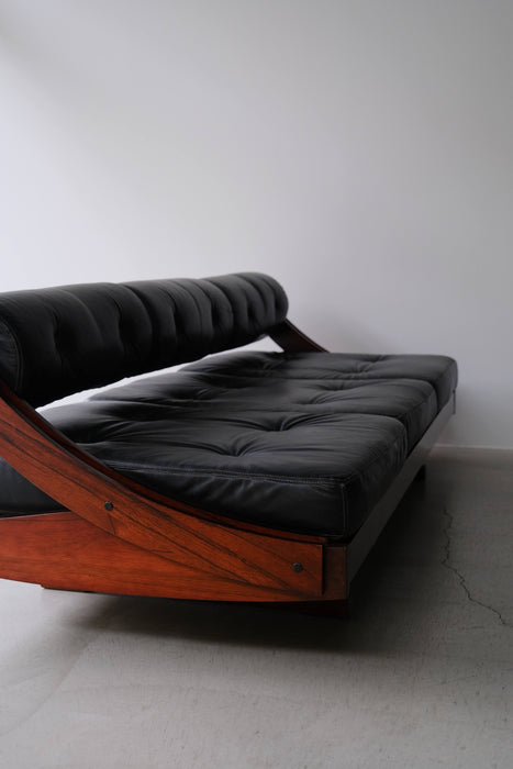 GIANNI SONGIA<BR>GS195 DAYBED<BR><BR>SOLD OUT