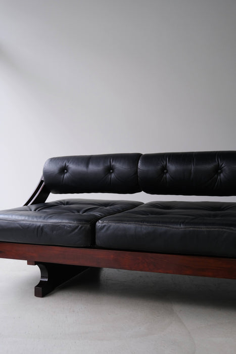 GIANNI SONGIA<BR>GS195 DAYBED<BR><BR>SOLD OUT