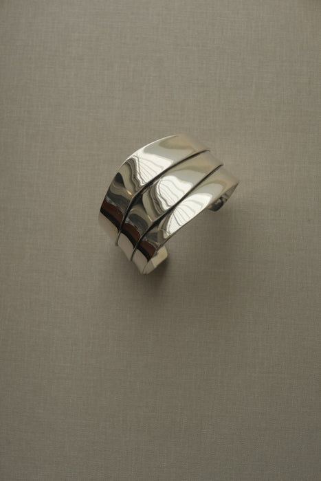 SOPHIE BUHAI<br>SMALL WAVE CUFF