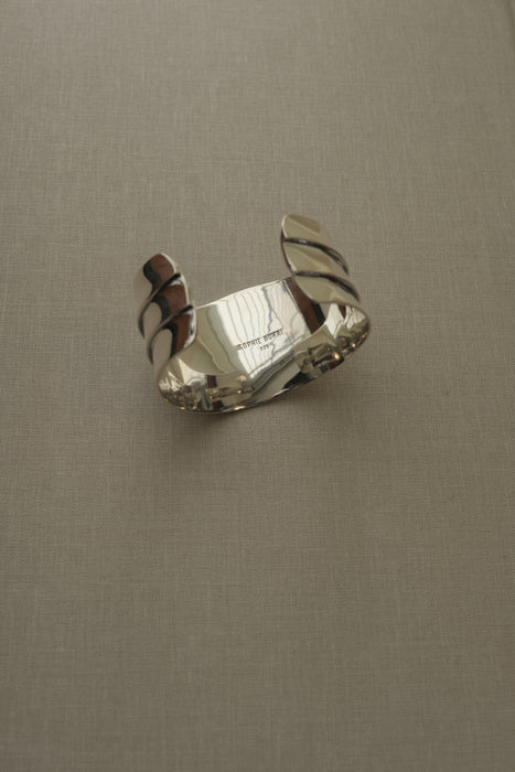 SOPHIE BUHAI<br>SMALL WAVE CUFF