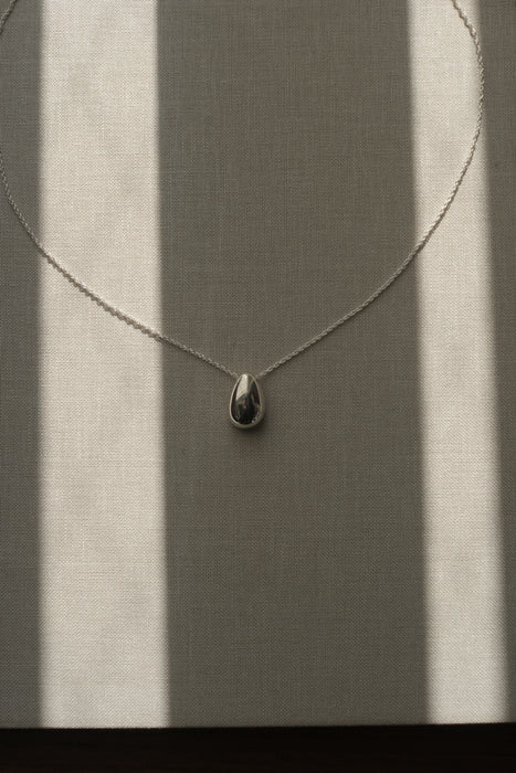 SOPHIE BUHAI<br>TINY EGG PENDANT