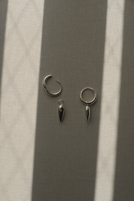 SOPHIE BUHAI<br>LARGE SPEAR HOOPS