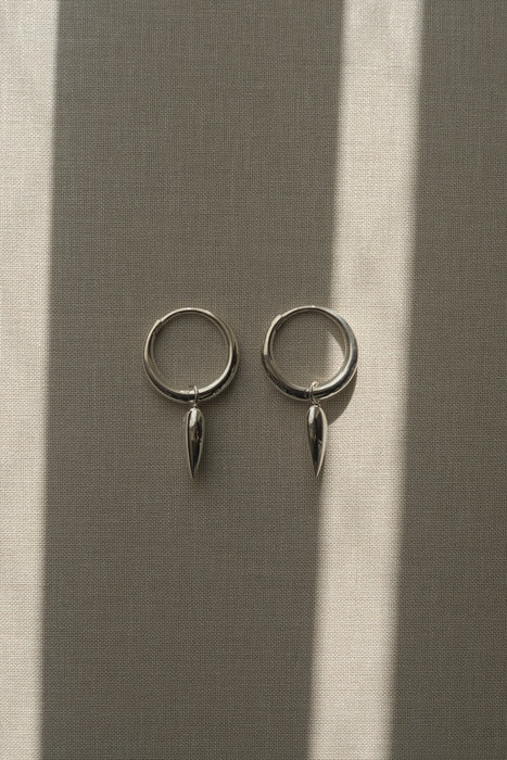 SOPHIE BUHAI<br>XL SPEAR HOOPS