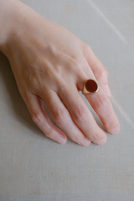 VINTAGE<BR>9CT GOLD CARNELIAN SIGNET RING