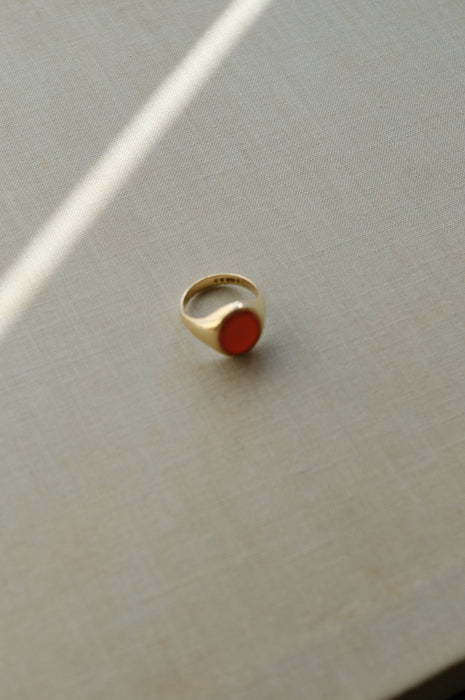 VINTAGE<BR>9CT GOLD CARNELIAN SIGNET RING