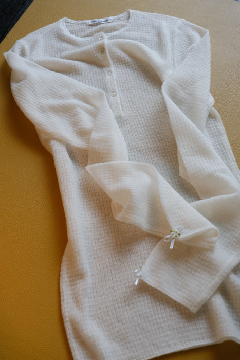 FUMIKA_UCHIDA<br>GAUZE WAFFLE HENLEYNECK SWEATER<br>in OFF WHITE