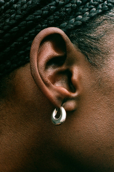 SOPHIE BUHAI<br>PETITE DISCUS HOOPS