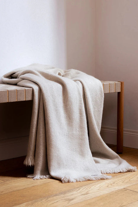 NORLHA<br>HANDSPUN SUPERWRAP BLANKET<br>NATURAL YAK WHHTE