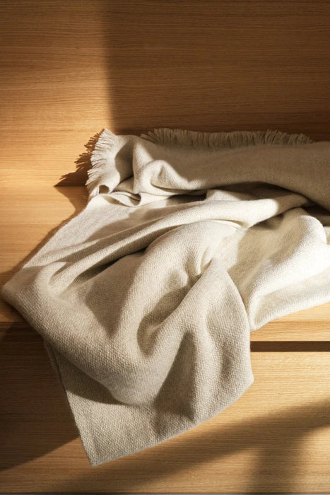 NORLHA<br>HANDSPUN SUPERWRAP BLANKET<br>NATURAL YAK WHHTE