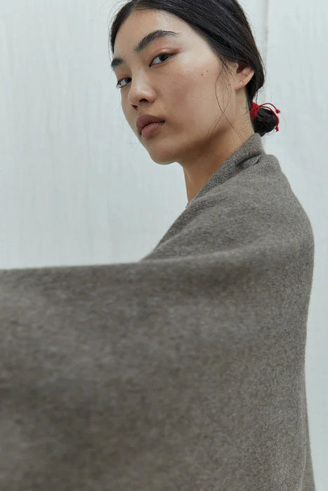 NORLHA<br>NOMAD CLASSIC SCARF<br>NATURAL YAK GREY