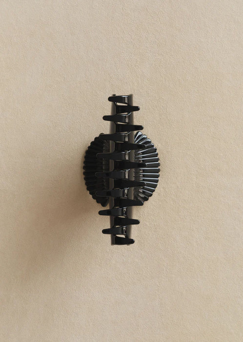 SOPHIE BUHAI<br>FAN SHELL CLAW <br>Noir
