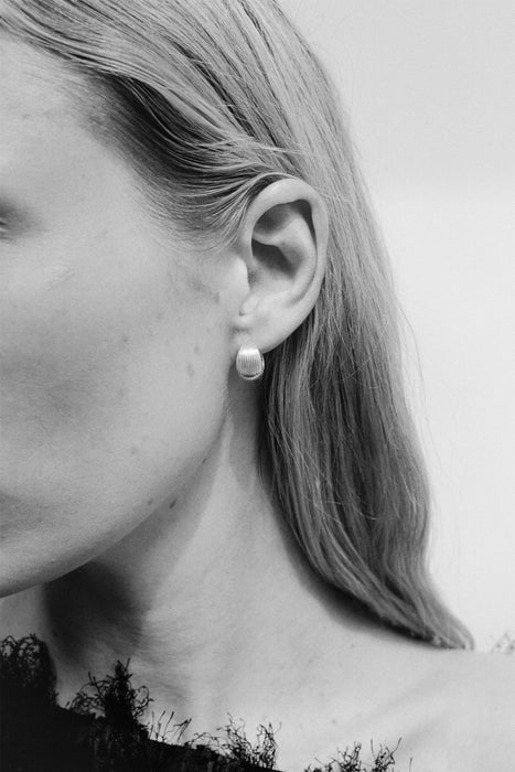 PRE ORDERI<br><br>SOPHIE BUHAI<br>REVERSIBLE HINGED HOOPS