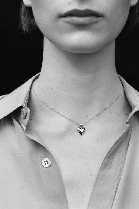 SOPHIE BUHAI<br>TINY HEART PENDANT<br>size 16