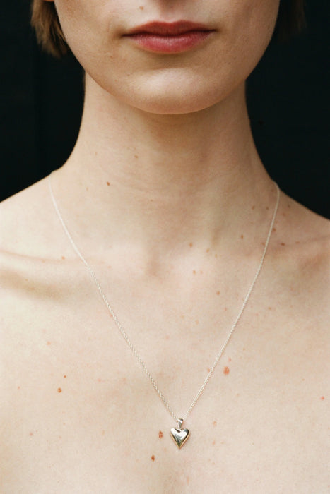 SOPHIE BUHAI<br>TINY HEART PENDANT<br>size 22