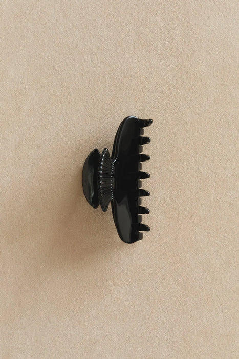 SOPHIE BUHAI<br>SMALL FAN SHELL CLAW<br>Noir