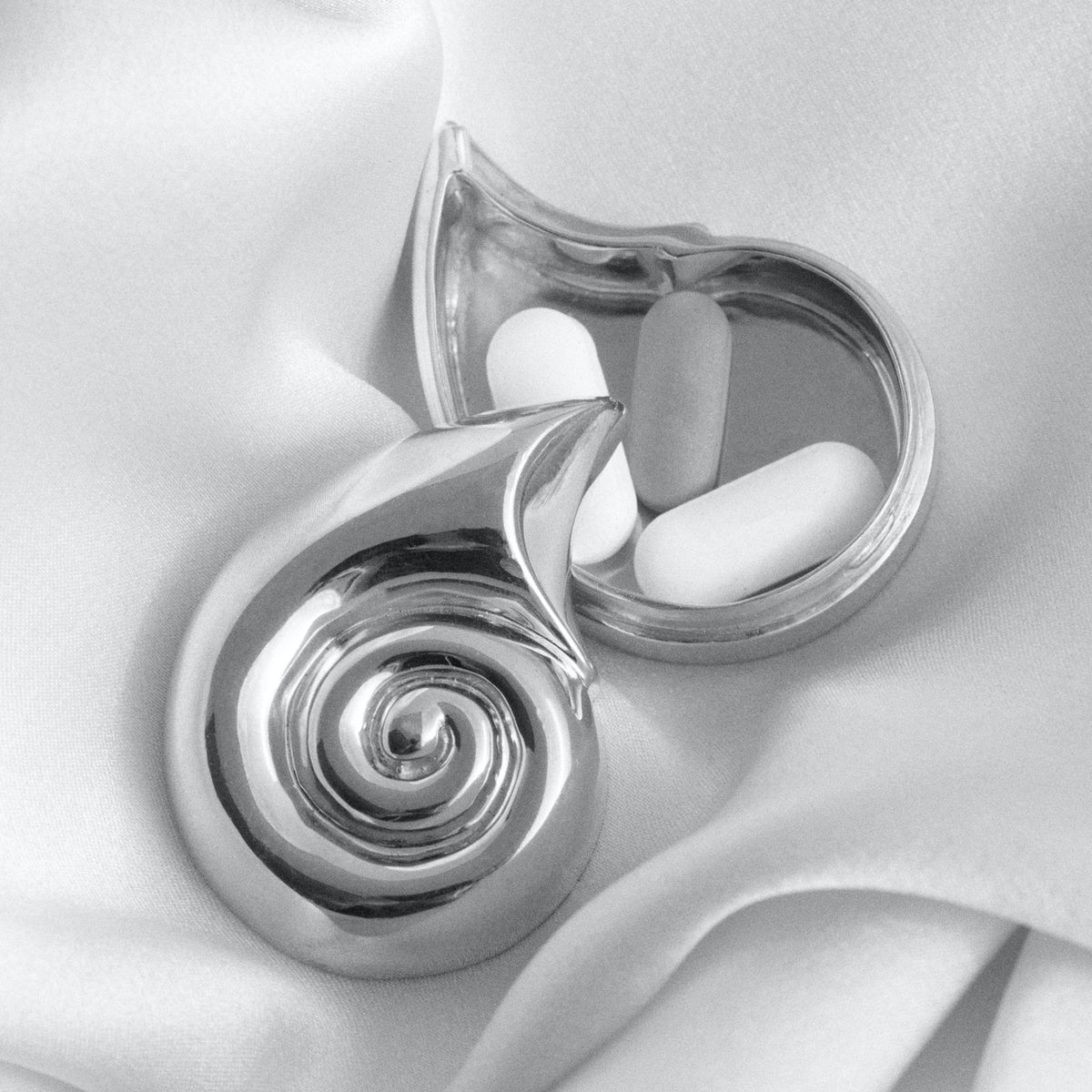 SOPHIE BUHAI NAUTILUS PILL BOX – PORT