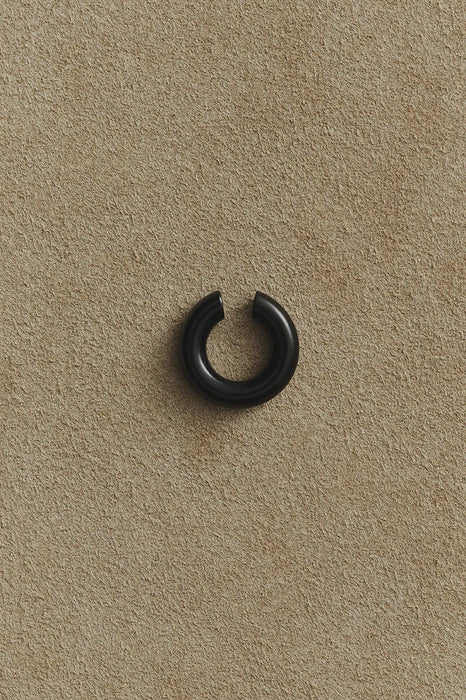 SOPHIE BUHAI<br>ONYX BAGEL EAR CUFF