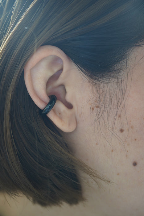 SOPHIE BUHAI<br>ONYX BAGEL EAR CUFF