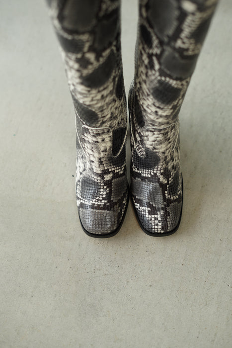 MARYAM NASSIR ZADEH<BR>ARCHIVES<BR><BR>ROMA BOOTS<BR><BR>in COBRA