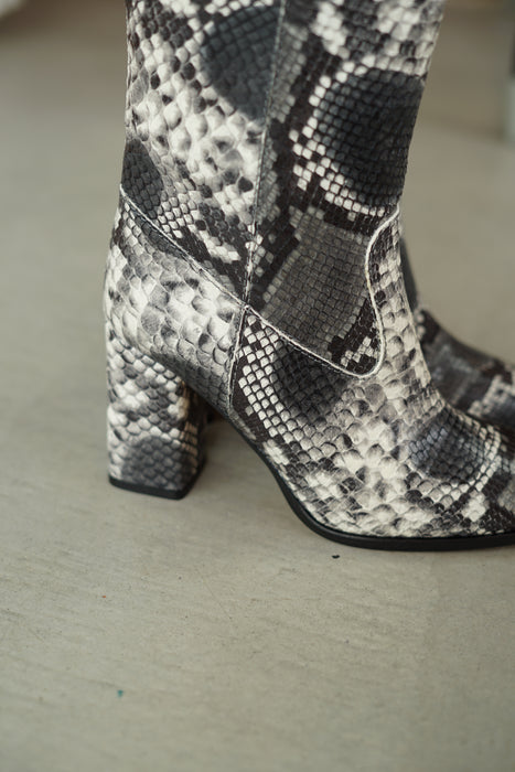 MARYAM NASSIR ZADEH<BR>ARCHIVES<BR><BR>ROMA BOOTS<BR><BR>in COBRA