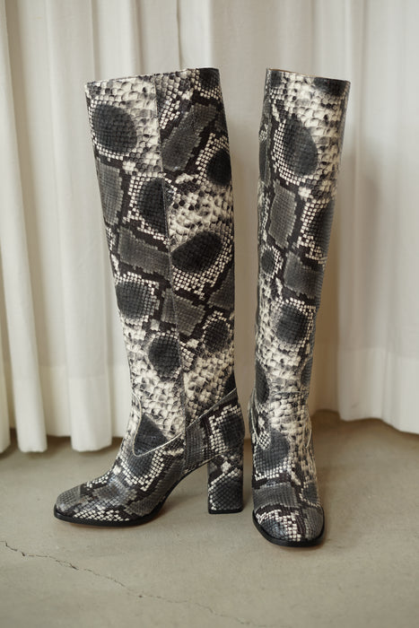 MARYAM NASSIR ZADEH<BR>ARCHIVES<BR><BR>ROMA BOOTS<BR><BR>in COBRA