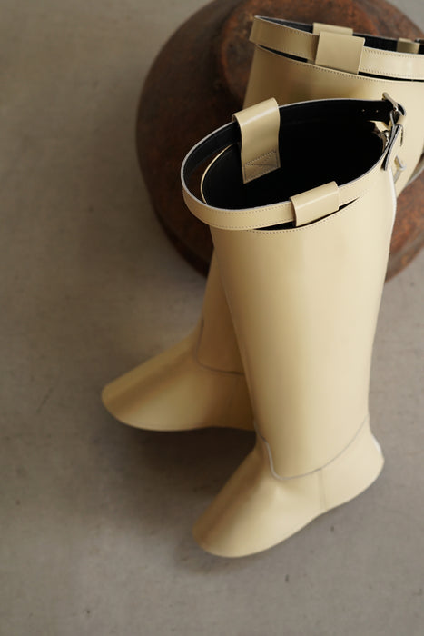 FUMIKA_UCHIDA<BR>SEMI-PATENT RIDDING BOOTS COVER<BR>in SOY